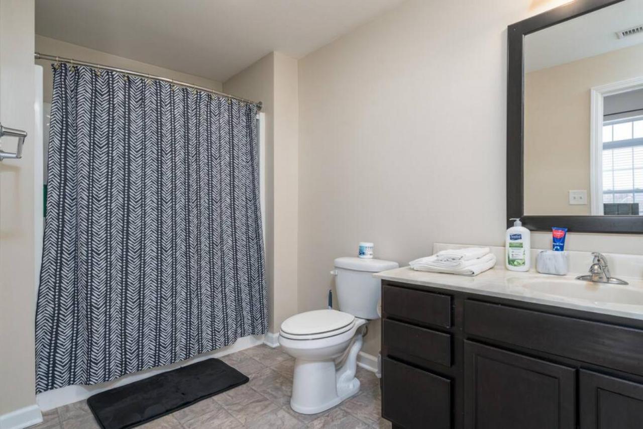 Downtown Indy Private Bedroom - Shared Indianápolis Exterior foto